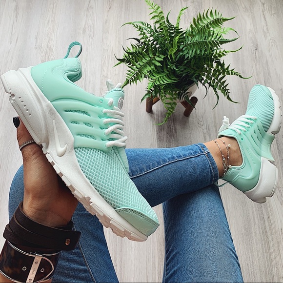Nike Shoes - Nike air presto se sneakers